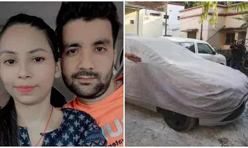 Noida में एक आदमी ने अपनी गर्लफ्रेंड को गोली मारी, फिर पार्क की हुई कार में खुद को भी गोली मार ली