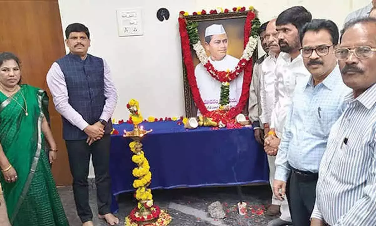 Andhra: वृद्धावस्था पेंशन संजीवय्या के दिमाग की उपज है Andhra: वृद्धावस्था पेंशन संजीवय्या के दिमाग की उपज है
