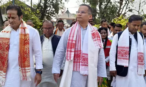 Assam : गौरव गोगोई ने माजुली का दौरा किया, राज्य के विकास योजनाओं को संबोधित किया Assam : गौरव गोगोई ने माजुली का दौरा किया, राज्य के विकास योजनाओं को संबोधित किया