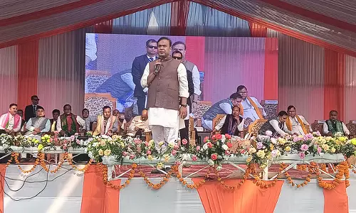 Assam के मुख्यमंत्री ने कलाईगांव में 26,988 महिला उद्यमियों को 10-10 हजार रुपये वितरित किए Assam के मुख्यमंत्री ने कलाईगांव में 26,988 महिला उद्यमियों को 10-10 हजार रुपये वितरित किए