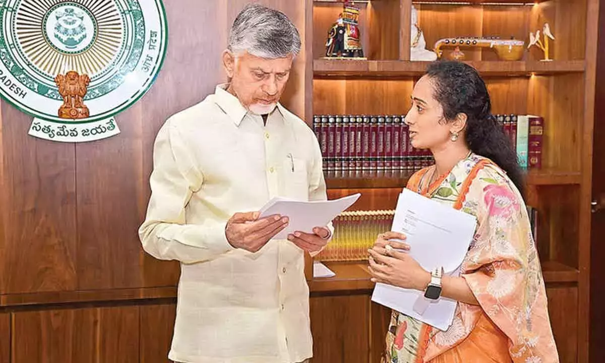 सिंधुरा ने TTD से राज्य भर में सामूहिक विवाह योजना शुरू करने का आग्रह किया सिंधुरा ने TTD से राज्य भर में सामूहिक विवाह योजना शुरू करने का आग्रह किया