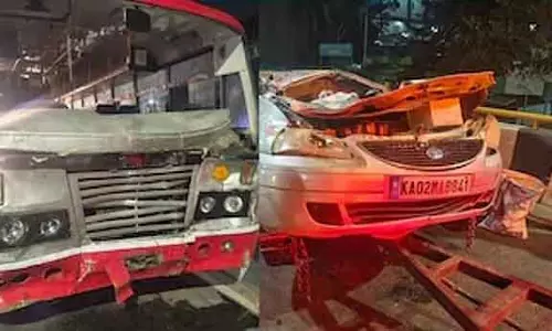 बेंगलुरु-नेलामंगला जिंदल फ्लाईओवर के पास बड़ा हादसा: कार ने KSRTC बस को टक्कर मारी; पांच मौत