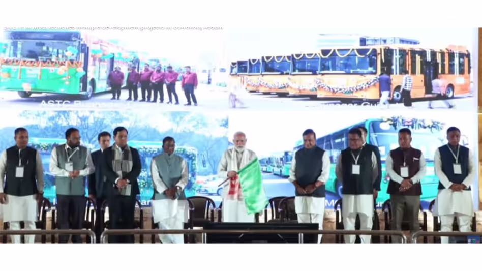PM मोदी ने गुजरात के भावनगर को 50 इलेक्ट्रिक बसें समर्पित कीं