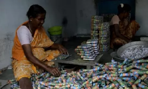 Tamil Nadu सरकार पटाखा उद्योग के लिए औपचारिक मान्यता की मांग कर रही Tamil Nadu सरकार पटाखा उद्योग के लिए औपचारिक मान्यता की मांग कर रही