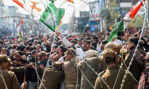 Jammu -Kashmir पुलिस ने कांग्रेस के लोक भवन चलो मार्च को रोका, कई हिरासत में
