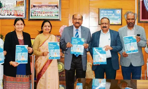 Haryana : बच्चों और किशोरों की गायनोकोलॉजी पर किताब का विमोचन Haryana : बच्चों और किशोरों की गायनोकोलॉजी पर किताब का विमोचन