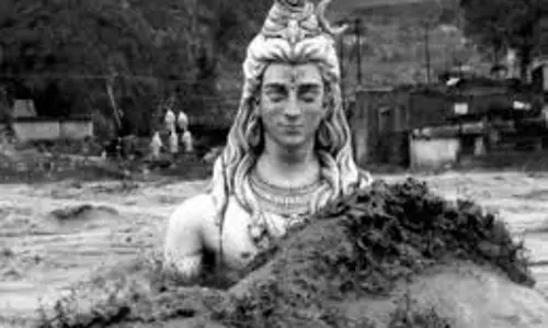 Shiv Aur Maa Ganga Ki Katha: जब महादेव ने तोड़ा मां गंगा का अभिमान, जानें शिव पुराण की रोचक कथा Shiv Aur Maa Ganga Ki Katha: जब महादेव ने तोड़ा मां गंगा का अभिमान, जानें शिव पुराण की रोचक कथा