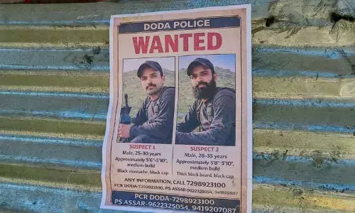 Jammu -Kashmir के डोडा में पुलिस ने जैश-ए-मोहम्मद आतंकवादी के पोस्टर चिपकाए