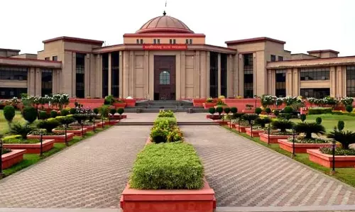 वन अफसर का ट्रांसफर हाईकोर्ट ने रोका वन अफसर का ट्रांसफर हाईकोर्ट ने रोका