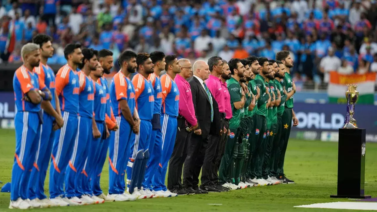 Sports: विवादों के बावजूद फैंस को मिलेगा फुल एंटरटेनमेंट Sports: विवादों के बावजूद फैंस को मिलेगा फुल एंटरटेनमेंट