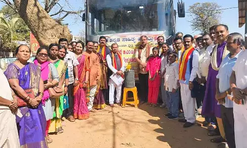 गांवों और स्कूलों में लैंड लॉर्ड का मंचन करने की कोशिश: Umashree गांवों और स्कूलों में लैंड लॉर्ड का मंचन करने की कोशिश: Umashree