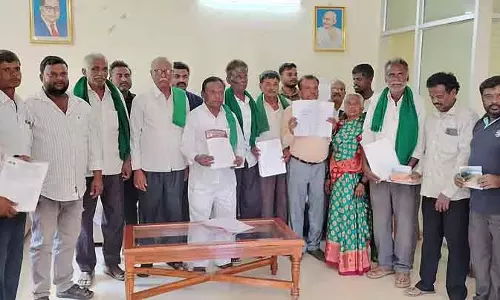 देवनहल्ली के पूर्व MLA पर हज़ारों एकड़ ज़मीन हड़पने का आरोप देवनहल्ली के पूर्व MLA पर हज़ारों एकड़ ज़मीन हड़पने का आरोप