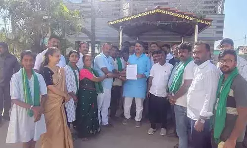 Anekal : आर. अशोक से किसानों के संघर्ष का समर्थन करने की अपील Anekal : आर. अशोक से किसानों के संघर्ष का समर्थन करने की अपील