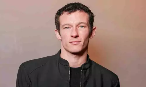 Callum Turner ने बर्लिन इंटरनेशनल फिल्म फेस्टिवल में जेम्स बॉन्ड की अफवाहों पर जवाब दिया Callum Turner ने बर्लिन इंटरनेशनल फिल्म फेस्टिवल में जेम्स बॉन्ड की अफवाहों पर जवाब दिया