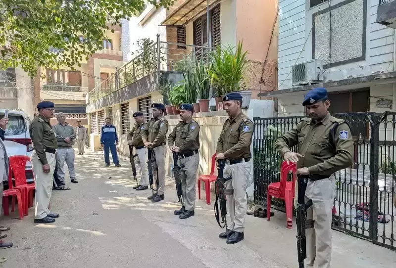 Gwalior: देहदानी डॉक्टर को पुलिस का गार्ड ऑफ ऑनर Gwalior: देहदानी डॉक्टर को पुलिस का गार्ड ऑफ ऑनर