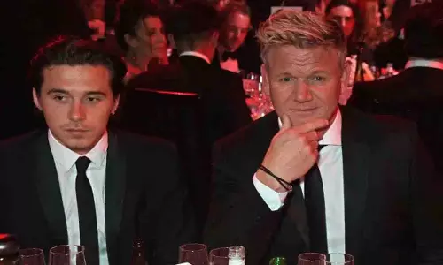 Gordon Ramsay ने ब्रुकलिन बेकहम को चेतावनी दी, विक्टोरिया बेकहम के डांस पर भी बात की Gordon Ramsay ने ब्रुकलिन बेकहम को चेतावनी दी, विक्टोरिया बेकहम के डांस पर भी बात की