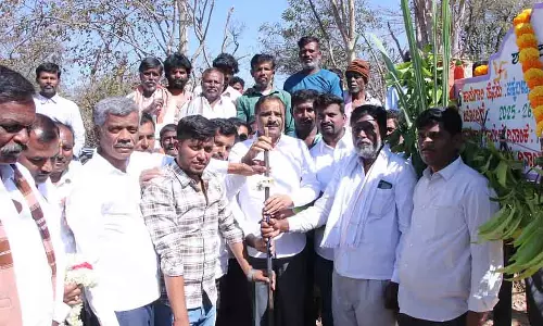 Gauribidanur : अलग-अलग कामों के लिए भूमि पूजा Gauribidanur : अलग-अलग कामों के लिए भूमि पूजा