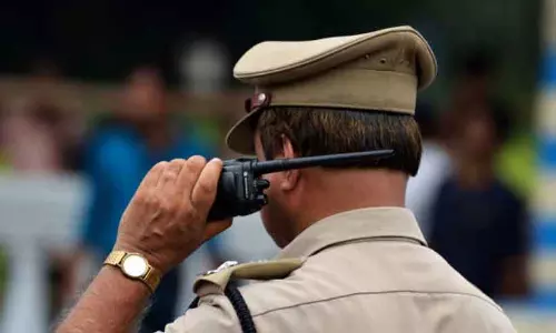 कुम्बाला टोल प्लाजा पर गिरफ्तारी; पुलिस ने FIR में गलत जानकारी देने की बात मानी