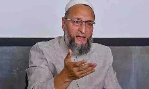 Asaduddin Owaisi ने मेदारम जतरा में स्ट्रीट वेंडर को परेशान करने वाले यूट्यूबर्स की गिरफ्तारी की मांग की