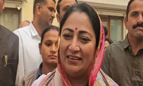 Delhi की मुख्यमंत्री रेखा गुप्ता ने महाशिवरात्रि पर श्रीनाथजी मंदिर में पूजा-अर्चना की