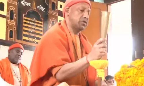 योगी आदित्यनाथ ने Mahashivratri पर गोरखनाथ मंदिर में रुद्राभिषेक किया