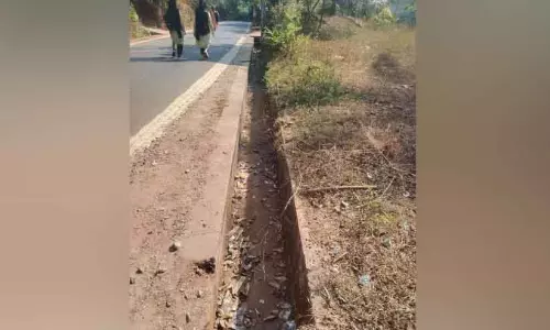 PM ग्रामीण सड़क: नाली के लिए स्लैब नहीं होने की शिकायत PM ग्रामीण सड़क: नाली के लिए स्लैब नहीं होने की शिकायत