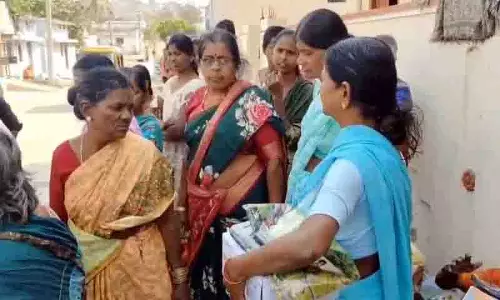 Yadadri Bhongir नगर पालिका में वोटरों ने कांग्रेस उम्मीदवार की आलोचना की Yadadri Bhongir नगर पालिका में वोटरों ने कांग्रेस उम्मीदवार की आलोचना की