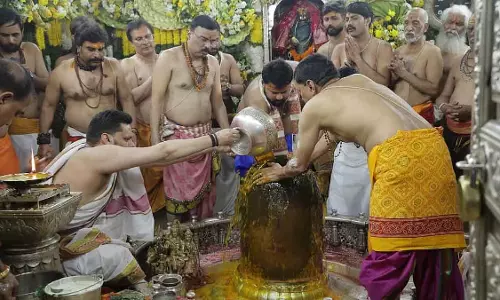 MP : महाशिवरात्रि पर 2.2 लाख से ज़्यादा भक्तों ने महाकालेश्वर मंदिर में दर्शन किए MP : महाशिवरात्रि पर 2.2 लाख से ज़्यादा भक्तों ने महाकालेश्वर मंदिर में दर्शन किए