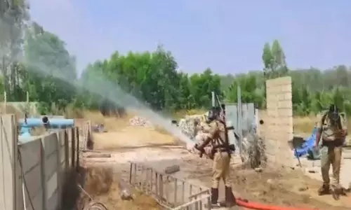 Mandya में रासायनिक भंडारण टैंक में विस्फोट से दो लोगों की मौत Mandya में रासायनिक भंडारण टैंक में विस्फोट से दो लोगों की मौत