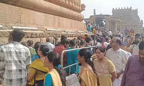 Maha Shivaratri : तंजावुर के बड़े मंदिर में भक्तों की भीड़ Maha Shivaratri : तंजावुर के बड़े मंदिर में भक्तों की भीड़