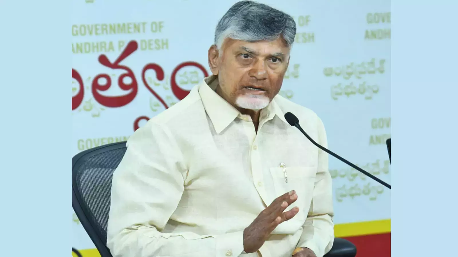 Naidu ने एनटीआर मेमोरियल ट्रस्ट को 29 साल पूरे होने पर बधाई दी Naidu ने एनटीआर मेमोरियल ट्रस्ट को 29 साल पूरे होने पर बधाई दी