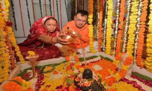 Jaipur: मुख्यमंत्री भजनलाल शर्मा ने जलाभिषेक कर भगवान शिव को अर्पित की श्रद्धा Jaipur: मुख्यमंत्री भजनलाल शर्मा ने जलाभिषेक कर भगवान शिव को अर्पित की श्रद्धा