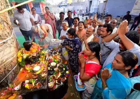 Telugu राज्यों में भक्ति के साथ महा शिवरात्रि का उत्सव शुरू Telugu राज्यों में भक्ति के साथ महा शिवरात्रि का उत्सव शुरू