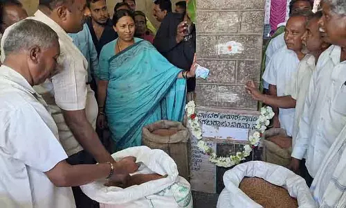 किसानों के पास जाकर बाजरा खरीदें: MLA ने अधिकारियों से कहा