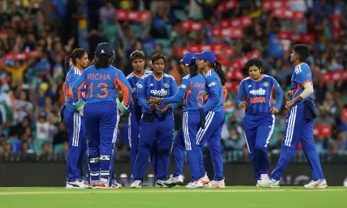 1st T20I: अरुंधति ने 4-22 विकेट लिए, भारत ने DLS मेथड से ऑस्ट्रेलिया को 21 रन से हराया 1st T20I: अरुंधति ने 4-22 विकेट लिए, भारत ने DLS मेथड से ऑस्ट्रेलिया को 21 रन से हराया