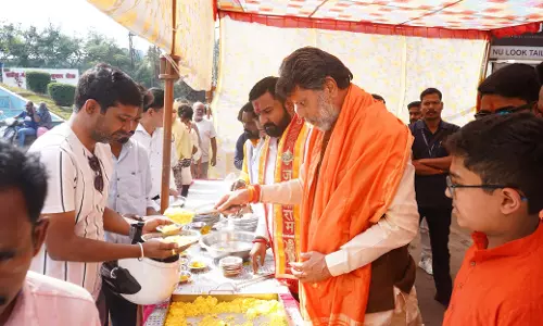 महाशिवरात्रि पर OCM चौक में भंडारा, किरण सिंह देव ने किया प्रसाद वितरण महाशिवरात्रि पर OCM चौक में भंडारा, किरण सिंह देव ने किया प्रसाद वितरण