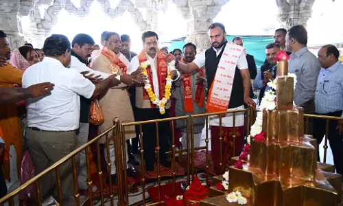 महाशिवरात्रि पर अम्बाजी मंदिर में गृहमंत्री विजय शर्मा ने की पूजा-अर्चना महाशिवरात्रि पर अम्बाजी मंदिर में गृहमंत्री विजय शर्मा ने की पूजा-अर्चना