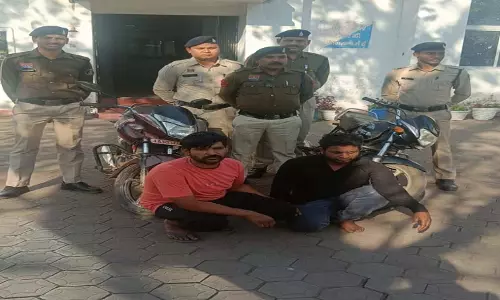कोतवाली पुलिस की बड़ी कार्रवाई, चोरी की बाइक के साथ दो आरोपी गिरफ्तार कोतवाली पुलिस की बड़ी कार्रवाई, चोरी की बाइक के साथ दो आरोपी गिरफ्तार