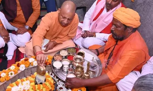 CM योगी ने रुद्राभिषेक-जलाभिषेक कर प्रदेशवासियों के सुखमय जीवन की प्रार्थना की CM योगी ने रुद्राभिषेक-जलाभिषेक कर प्रदेशवासियों के सुखमय जीवन की प्रार्थना की