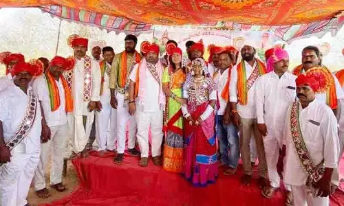 बंजारे संत Sevalal Maharaj की पूजा करते हैं, पूर्व सचेतक गोंगिडी शामिल हुए