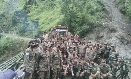 जेके: भारी बर्फबारी के बाद BRO ने भदेरवाह-बानी-बसौली संपर्क बहाल किया जेके: भारी बर्फबारी के बाद BRO ने भदेरवाह-बानी-बसौली संपर्क बहाल किया