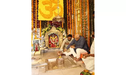 Gujarat के मुख्यमंत्री भूपेन्द्र पटेल ने महाशिवरात्रि पर भवनाथ महादेव मंदिर में पूजा-अर्चना की