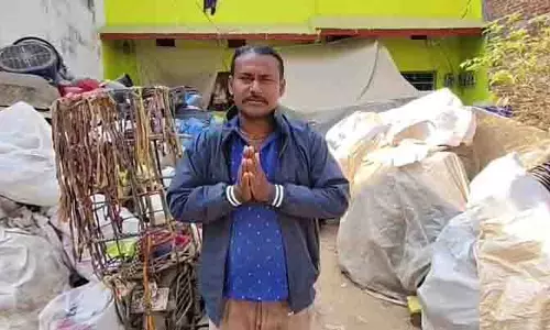 Odisha police बंगाली प्रवासियों को रोहिंग्या बताकर प्रताड़ित कर रही Odisha police बंगाली प्रवासियों को रोहिंग्या बताकर प्रताड़ित कर रही