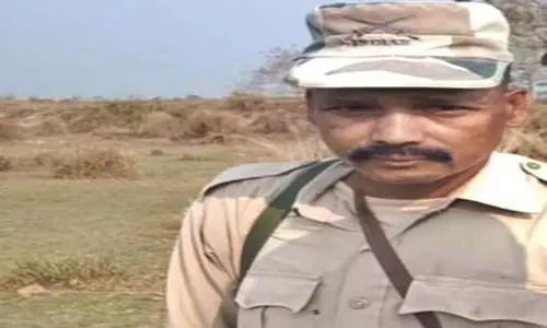 असम: काजीरंगा राष्ट्रीय उद्यान में गैंडे के हमले में एक वन रक्षक की मौत, दूसरा घायल असम: काजीरंगा राष्ट्रीय उद्यान में गैंडे के हमले में एक वन रक्षक की मौत, दूसरा घायल