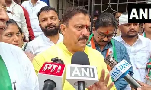 Pune में कांग्रेस कार्यालय पर ईंट-पत्थर फेंकने का आरोप Pune में कांग्रेस कार्यालय पर ईंट-पत्थर फेंकने का आरोप