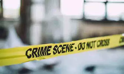 घर के अंदर मिले कपल के शव, murder का केस दर्ज घर के अंदर मिले कपल के शव, murder का केस दर्ज