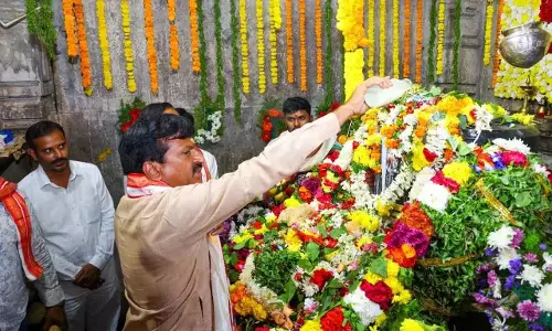 पोंगुलेटी श्रीनिवास रेड्डी ने Maha Shivaratri पर तेलंगाना की खुशहाली की प्रार्थना की पोंगुलेटी श्रीनिवास रेड्डी ने Maha Shivaratri पर तेलंगाना की खुशहाली की प्रार्थना की