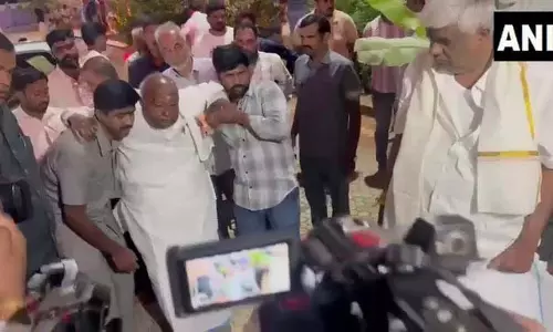 महा शिवरात्रि पर हरदनहल्ली में H.D. देवेगौड़ा ने भगवान शिव के मंदिर में अर्पित की प्रार्थनाएँ