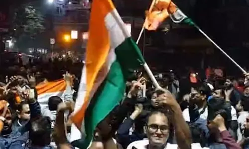 भारत की जीत पर देश में जश्न का माहौल, लोगों ने टीम इंडिया को दी बधाई