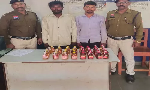 खरोरा पुलिस की कार्रवाई: 40 पौवा अवैध शराब के साथ दो आरोपी गिरफ्तार